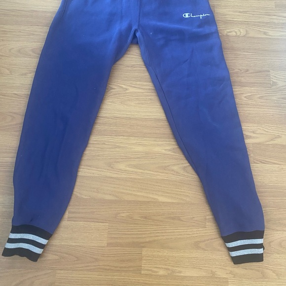 Champion joggers size Lg - Picture 2 of 4